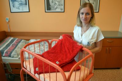 Porodnice Nemocnice Valašské Meziříčí dostala speciální deky pro poporodní bonding