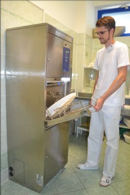 Chirurgické a urologické oddělení Nemocnice Valašské Meziříčí mají nové dezinfekční automaty