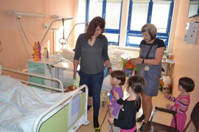 Za pacienty Nemocnice Valašské Meziříčí dorazili předškoláci s pomlázkou
