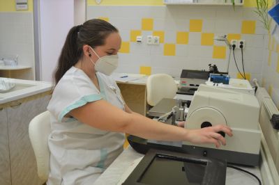 Patologie Nemocnice AGEL Valašské Meziříčí vyšetřuje novým přístrojem
