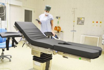 Centrální operační sály Nemocnice AGEL Valašské Meziříčí se mohou pochlubit špičkovým operačním stolem. Nosnost má až 360 kilogramů.