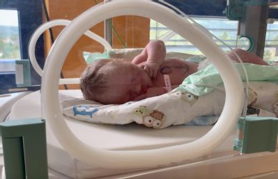 Novorozenecké oddělení nabízí maminkám doprovod děťátka ke všem screeningovým vyšetřením